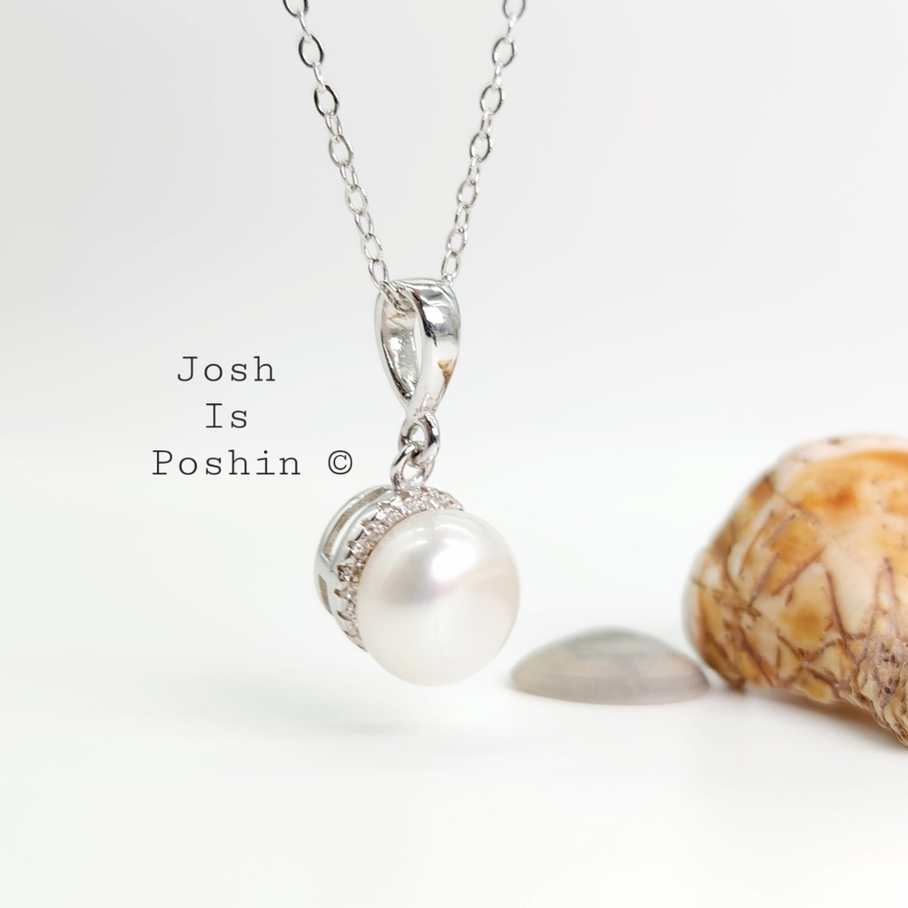 Freshwater Pearl pendant necklace in sterling silver